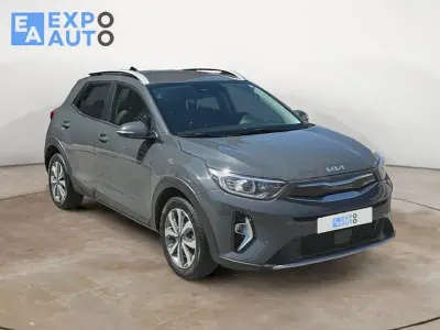 Usado Kia Stonic 84 CV (61 kW) 2023 Gris / plata SUV