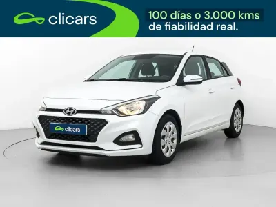 Usado Hyundai i20 75 CV (55 kW) 2019 Blanco Utilitario
