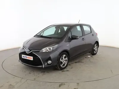 Usado Toyota Yaris Hybrid Active 101 CV (74 kW) 2017 Gris Berlina