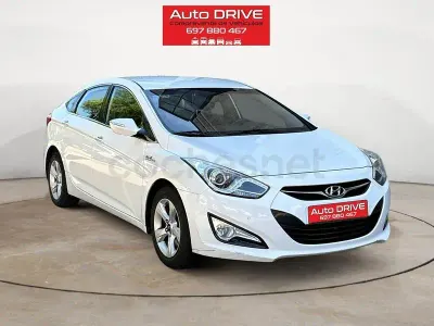 Usado Hyundai i40 115 CV (84 kW) 2013 Blanco Familiar