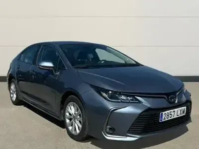 Usado Toyota Corolla Active 122 CV (89 kW) 2022 Gris Berlina