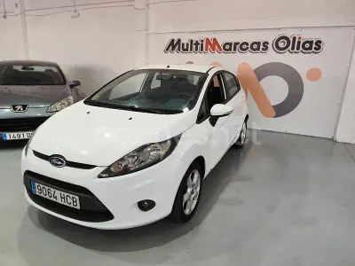 Usado Ford Fiesta Trend 70 CV (51 kW) 2011 Blanco Berlina