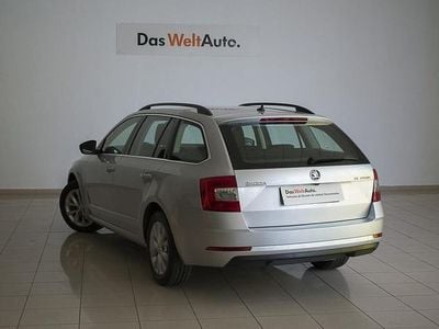 Gris plata Usado 2020 Skoda Octavia Ambition Familiar | 15.700 € (Precio justo)