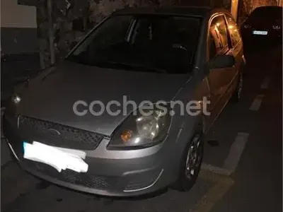 Usado Ford Fiesta 68 CV (50 kW) 2005 Gris / plata Coupe