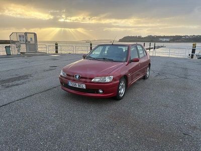 Usado Peugeot 306 71 CV (52 kW) 2000 Rojo Berlina