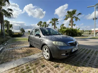 Usado Mazda 2 Active 68 CV (50 kW) 2004 Gris / plata Utilitario