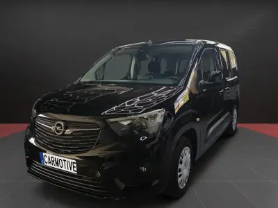 Usado Opel Combo Life Elegance 130 CV (95 kW) 2023 Negro Familiar