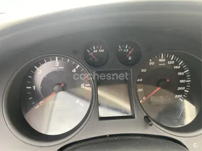 Usado Seat Cordoba Stella 100 CV (73 kW) 2003 Gris / plata Berlina