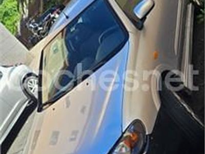 Usado Nissan Almera 98 CV (72 kW) 2005 Gris / plata Berlina