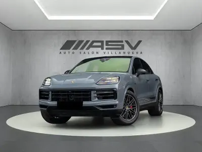 Usado Porsche Cayenne 519 CV (381 kW) 2024 Gris / plata SUV
