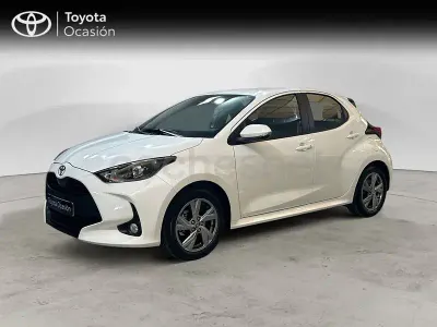 Usado Toyota Yaris Hybrid Active 116 CV (85 kW) 2025 Blanco Berlina