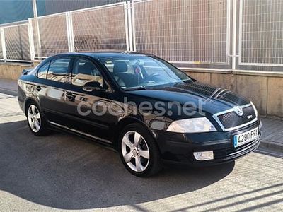 Negro Usado 2007 Skoda Octavia Elegance Berlina | 4700 € (Un poco caro)