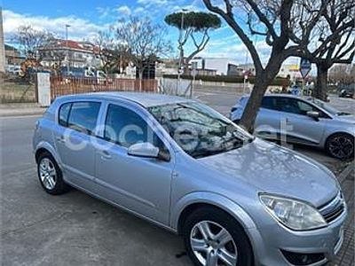 Usado Opel Astra Cosmo 100 CV (73 kW) 2009 Gris / plata Berlina