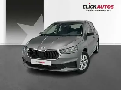 Usado Skoda Fabia Essence 95 CV (69 kW) 2025 Gris Utilitario