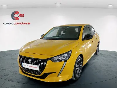 Usado Peugeot 208 Allure 100 CV (73 kW) 2023 Amarillo Utilitario