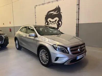 Usado Mercedes GLA200 AMG line 136 CV (100 kW) 2016 Gris / plata SUV