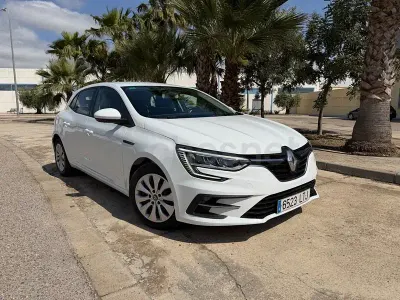 Begagnad Renault Mégane II Life 115 HK (84 kW) 2021 Vit Sedan
