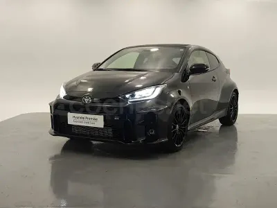 Usado Toyota Yaris 261 CV (191 kW) 2021 Negro Utilitario