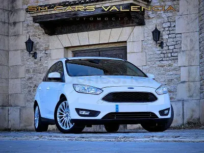 Usado Ford Focus Trend 95 CV (69 kW) 2015 Blanco Berlina