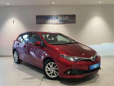 Usado Toyota Auris Active 136 CV (100 kW) 2019 Rojo Utilitario