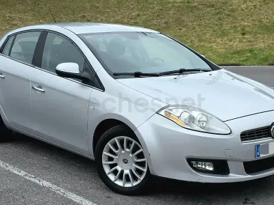 Usado Fiat Bravo Dynamic 120 CV (88 kW) 2007 Gris / plata Utilitario