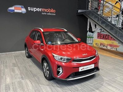 Usado Kia Stonic 100 CV (73 kW) 2021 Rojo SUV