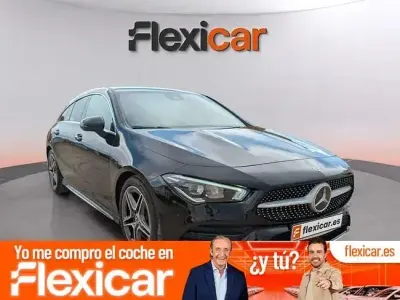 Usado Mercedes CLA200 Shooting Brake 163 CV (119 kW) 2021 Negro Familiar