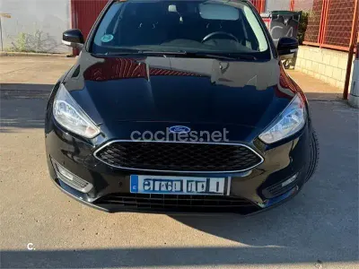 Käytetty Ford Focus Titanium 120 HP (88 kW) 2017 Musta Sedan