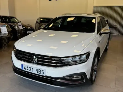 Usado VW Passat Alltrack 200 CV (147 kW) 2022 Blanco Familiar