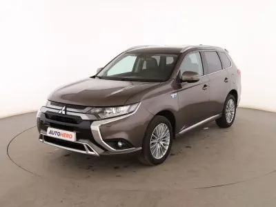 Usado Mitsubishi Outlander P-HEV Edition 224 CV (164 kW) 2019 Dorado SUV