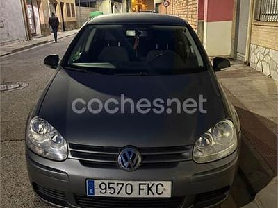 Usado VW Golf V Highline 102 HP (75 kW) 2007 Cinzento Sedan