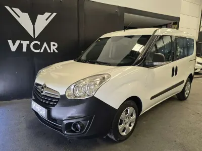 Usado Opel Combo Selective 95 CV (69 kW) 2017 Blanco Monovolumen