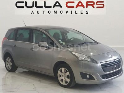 Usado Peugeot 5008 Active 120 CV (88 kW) 2016 Gris / plata Monovolumen