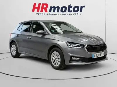 Usado Skoda Fabia Selection 95 CV (69 kW) 2025 Gris Utilitario