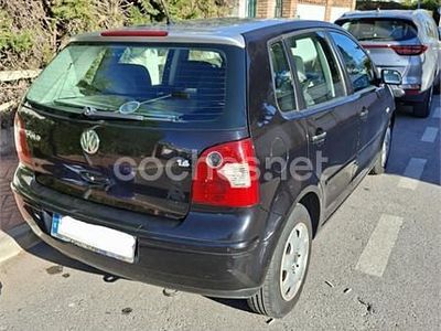 Usado VW Polo Trendline 75 CV (55 kW) 2004 Negro Utilitario