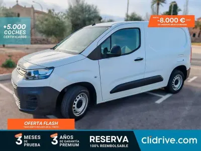 Usado Citroën Berlingo Live 102 CV (75 kW) 2021 Blanco Monovolumen