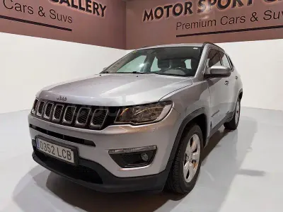 Usado Jeep Compass Longitude 120 CV (88 kW) 2020 Gris / plata SUV