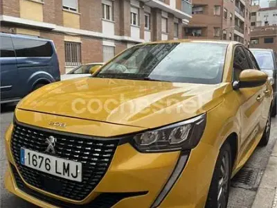 Usado Peugeot 208 Active 100 CV (73 kW) 2020 Amarillo Utilitario