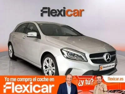 Usado Mercedes A180 122 CV (89 kW) 2017 Gris Utilitario