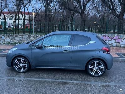 Gris / plata Usado 2016 Peugeot 208 GT-line Utilitario | 8300 € (Precio justo)