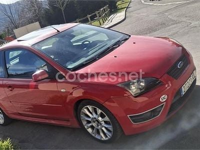Usado Ford Focus Trend 136 CV (100 kW) 2007 Rojo Berlina