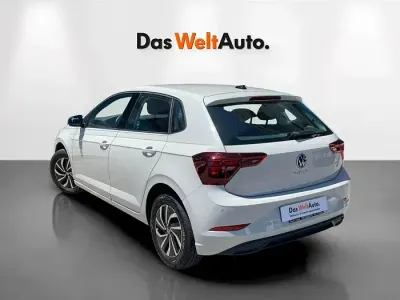 Usado VW Polo Life 95 CV (69 kW) 2023 Gris Utilitario