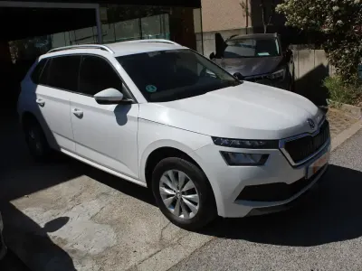 Usado Skoda Kamiq Ambition 110 CV (80 kW) 2022 Blanco SUV