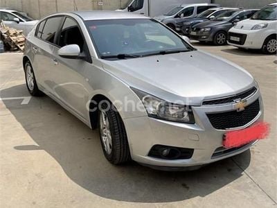Usado Chevrolet Cruze LT 124 CV (91 kW) 2011 Gris / plata Berlina