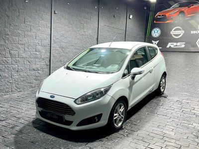 Usado Ford Fiesta Trend 75 CV (55 kW) 2016 Blanco Berlina