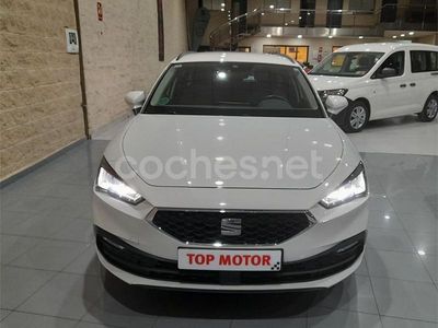 Usado Seat Leon Style 130 CV (95 kW) 2020 Blanco Familiar
