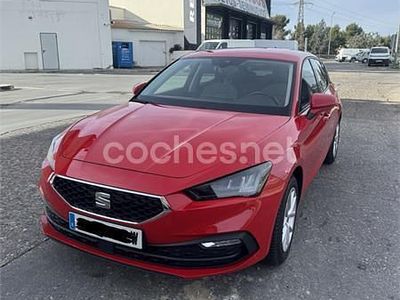 Usado Seat Leon Style 130 CV (95 kW) 2021 Rojo Berlina