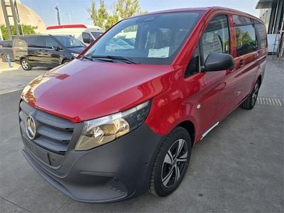 Rojo Nuevo 2025 Mercedes Vito Van | 59.000 € (Un poco caro)