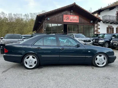 Usado Mercedes E55 AMG AMG 354 CV (260 kW) 1999 Azul Berlina