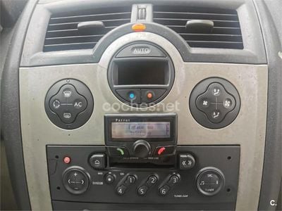 Gris / plata Usado 2003 Renault Mégane II Privilege Berlina | 2300 € (Precio justo)